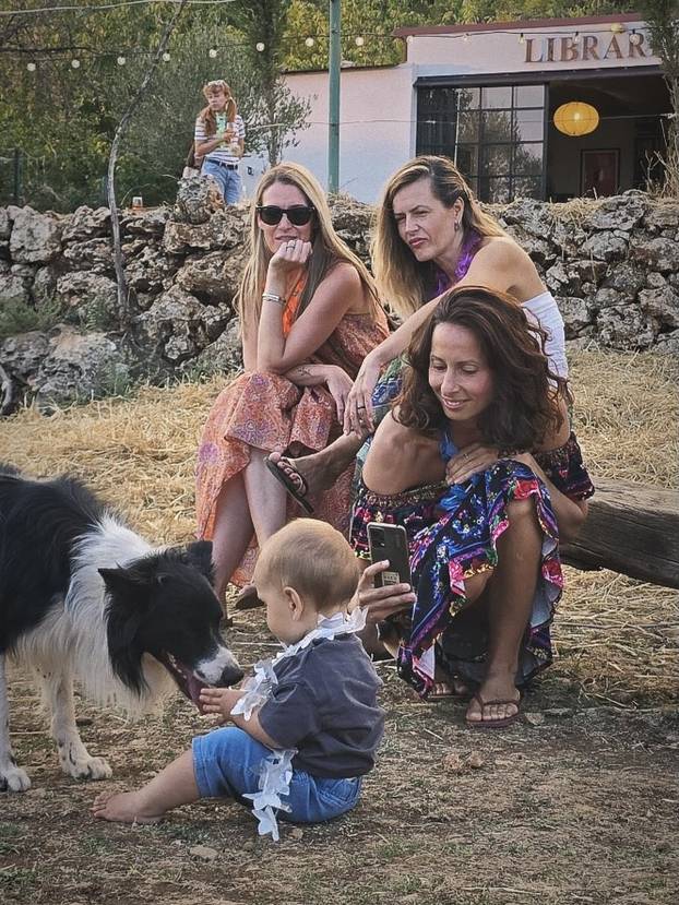FOTO Farma blizu Splita na kojoj možete ručati među knjigama i družiti se sa životinjama