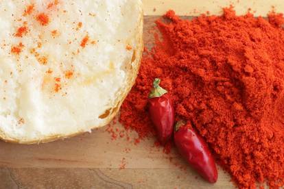 Jesenski prizori: Baranjska crvena paprika suši se na suncu