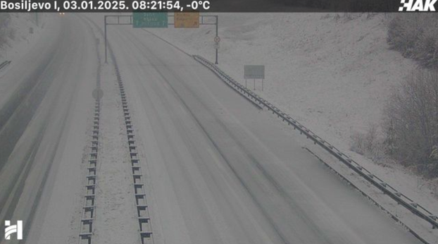 FOTO Ni slučajno na put bez zimske opreme: Pada gust snijeg, kolnici su mokri i skliski