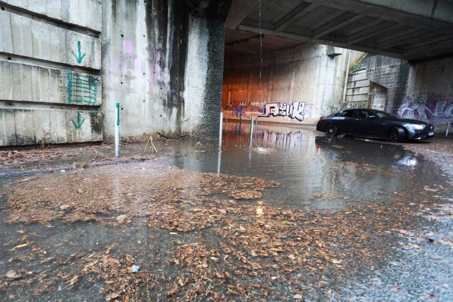 Rijeka: Poplavljen pothodnik na Bulevardu