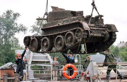 Ruski tenk izvađen iz rijeke nakon 66 godina