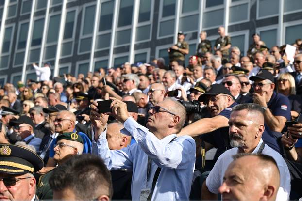 Zagreb: Svečani vojni mimohod u povodu 30 godina VRO Oluja
