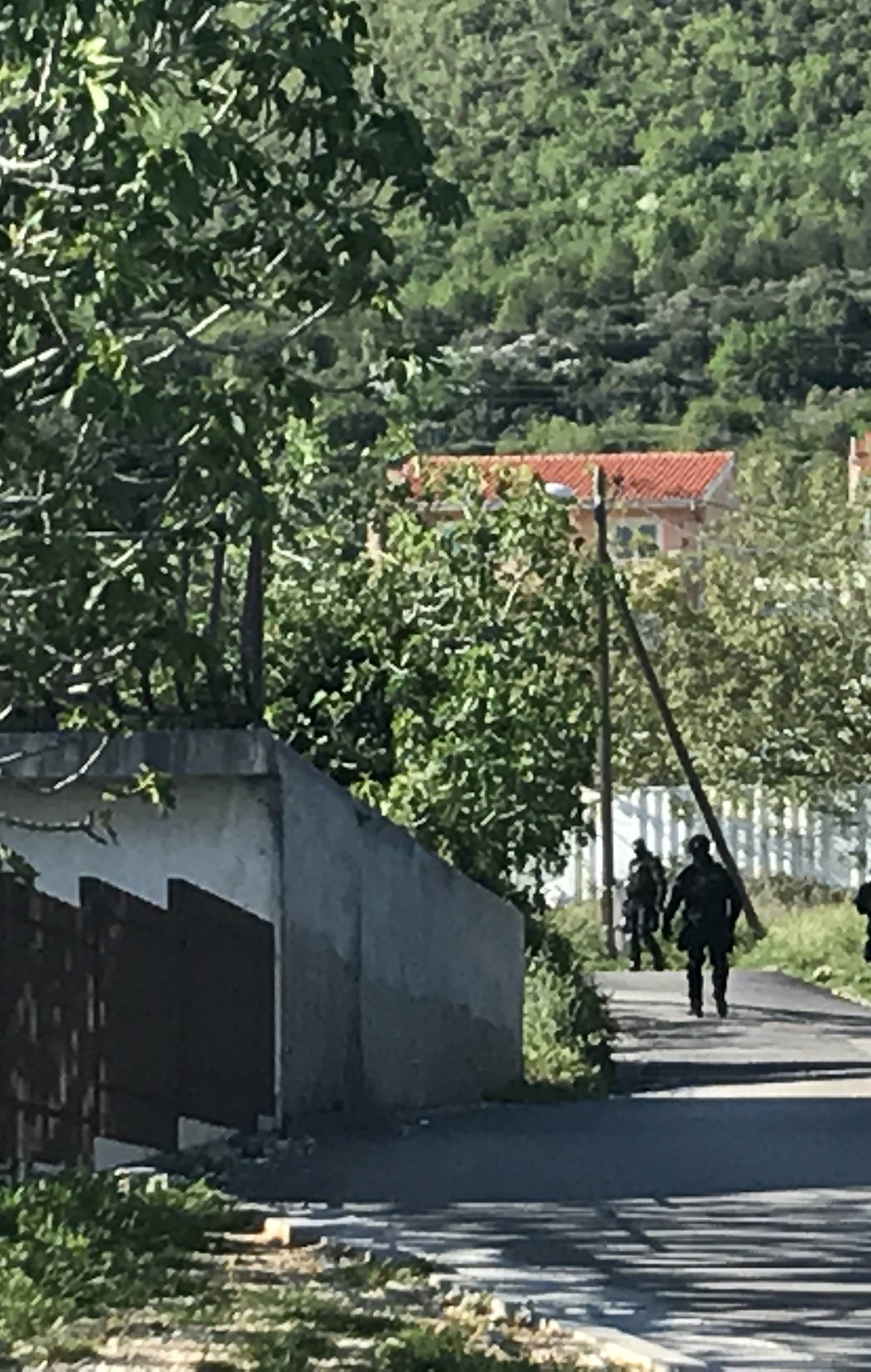 Predao se policiji: Muškarac je pucao u kući u Kaštel Sućurcu