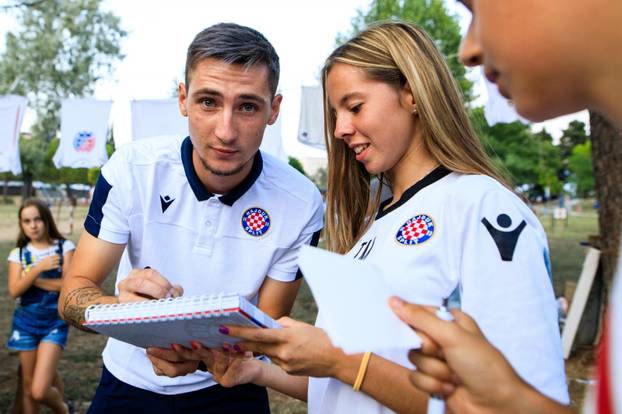 Split: Veliko druÅ¾enje navijaÃ¨a Hajduka Pod bijelim barjakom