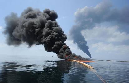 BP je u četvrtak u zaljevu skupio 25.000 barela nafte