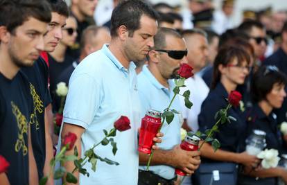 Mimohod u Tisnom: Počast za poginule  u kornatskoj tragediji