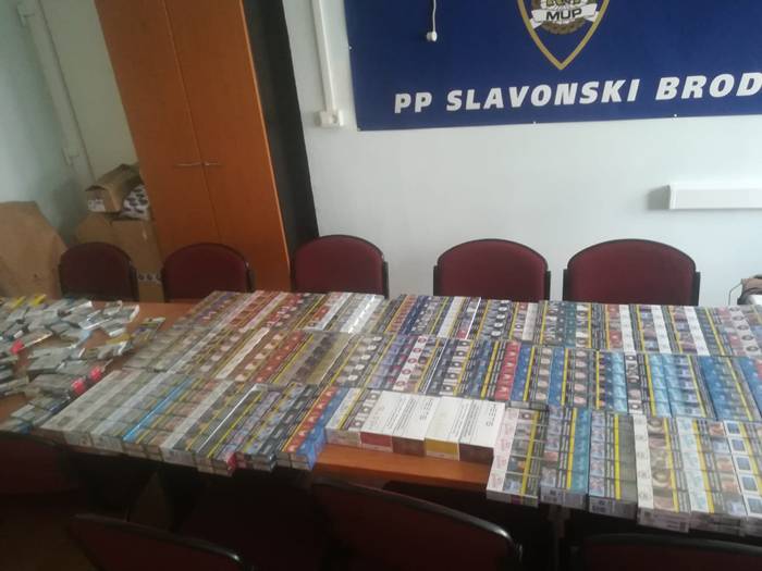 Provaljivali, razbijali stakla, krali su cigarete, duhan, novac