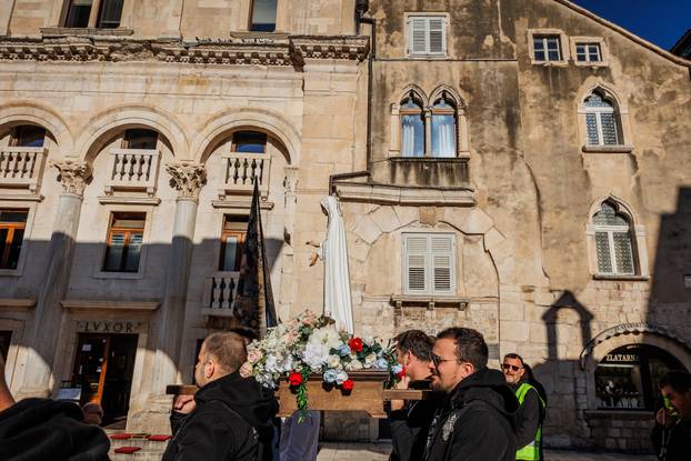 Split: Molitelji se okupili na Peristilu