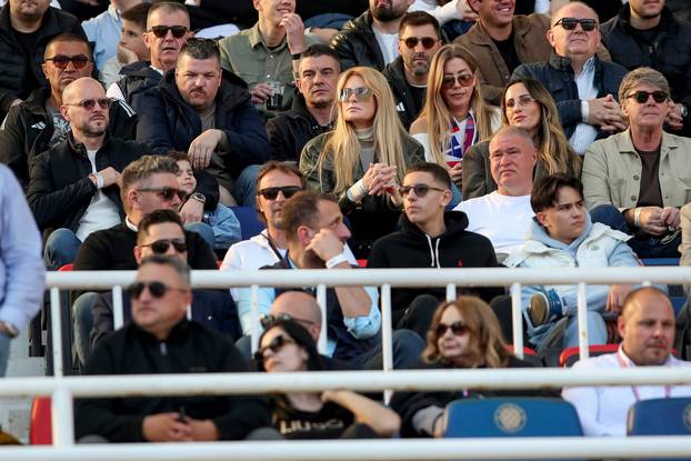 Split: Navijači na tribinama prate utakmicu Hajduk - Dinamo 