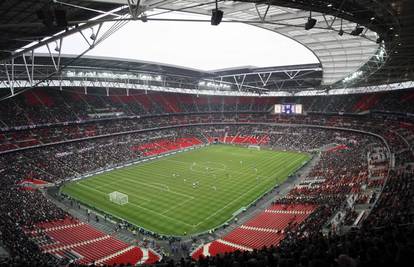 Wembley platili 900 mil. €, a travnjak nalik oranici...