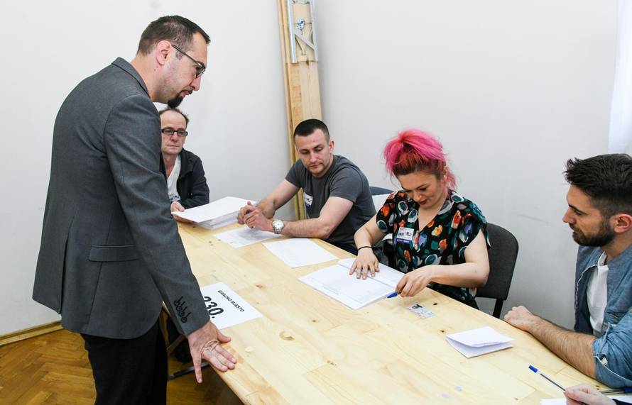 HDZ-u i SDP-u  po 4 mandata: Ovih 12 ljudi ide u Bruxelles!