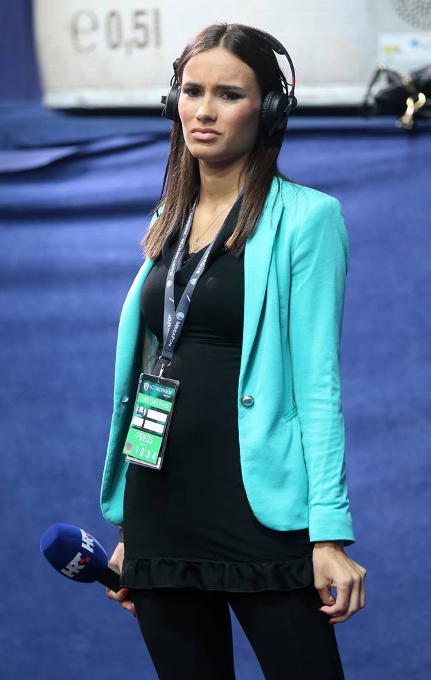 Zagreb: Trudna Lana Banely tijekom hokejaške utakmice Medveš?aka i Moskve