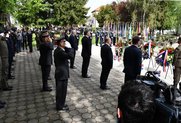 Okučani: Premijer Plenković položio vijenac povodom 26. obljetnice VRO "Bljesak"