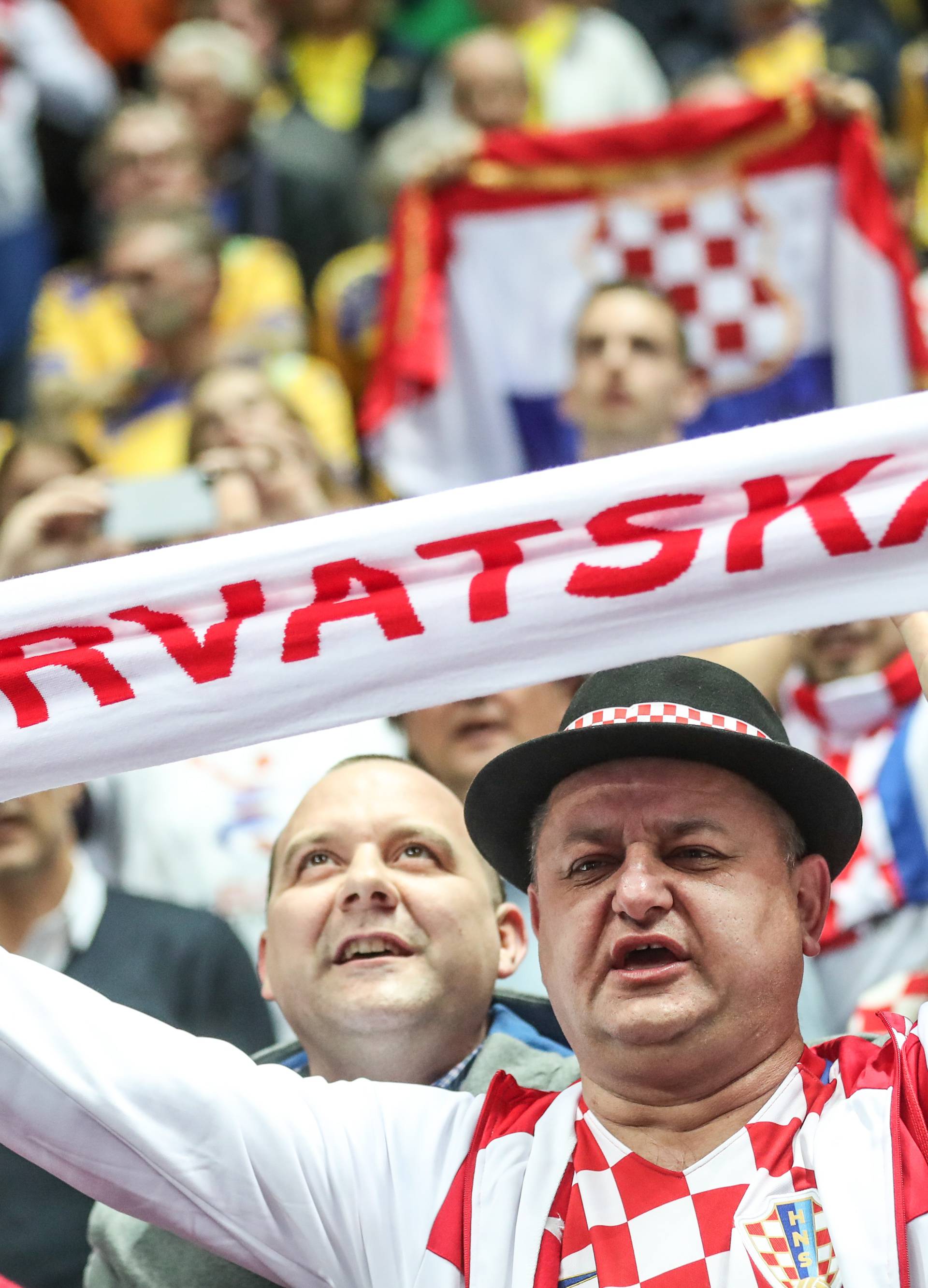 Pogledajte sjajnu atmosferu s utakmice Hrvatske i Srbije...
