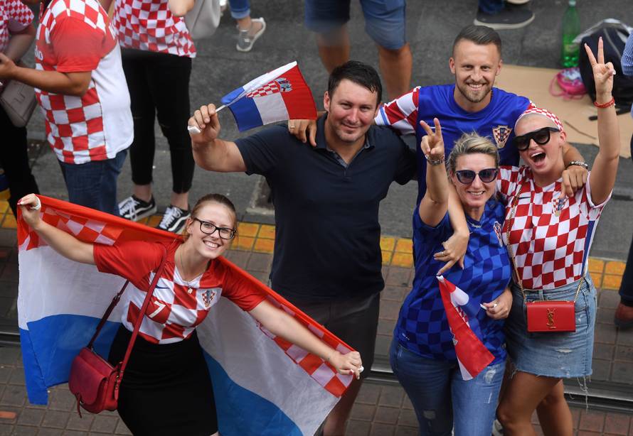 SveÄani doÄek Vatrenih na Trgu bana Josipa JelaÄiÄa