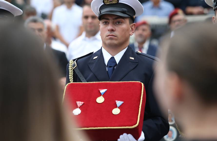 Imotska krajina oprostila se od svoga komodora Ivice Tolića