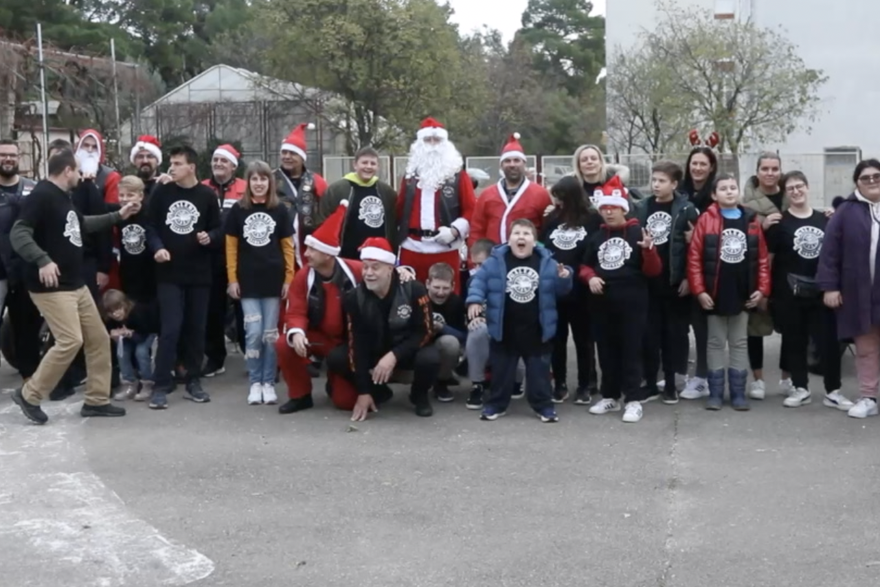 Šibenik: Motoristi obučeni u Djeda Mraza posjetili Centar Šubičevac