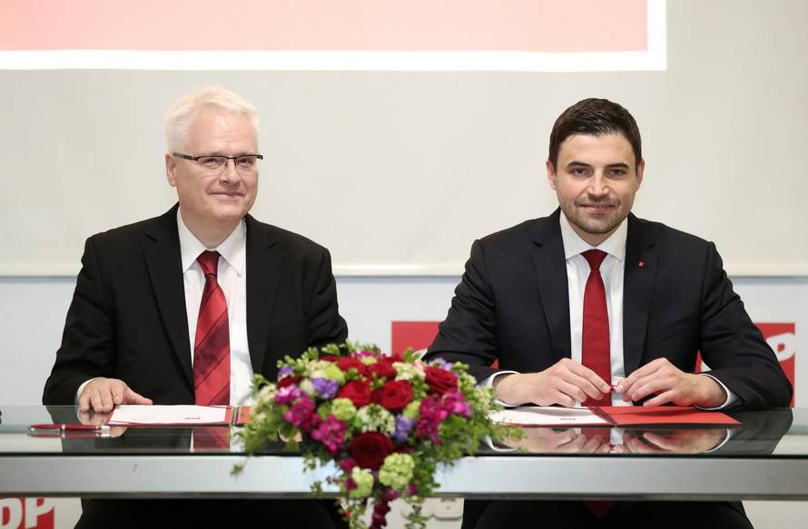 Potpisan sporazum o udruÅ¾ivanju i prikljuÄenju stranke Naprijed Hrvatska SDP-u