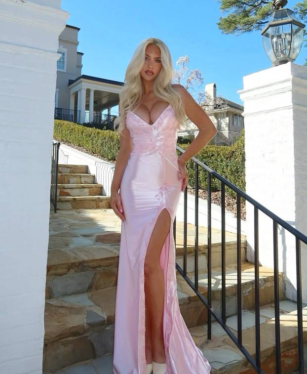 FOTO Otkrili ring djevojke za boksački spektakl. Jedna ima diplomu, druga se već skinula