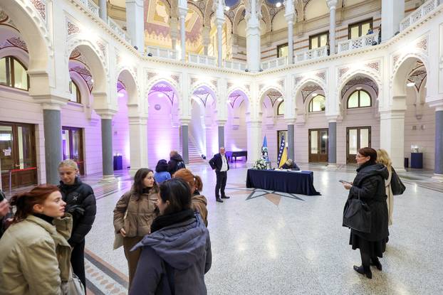 Sarajevo: Otvorena knjiga žalosti povodom smrti Halida Bešlića