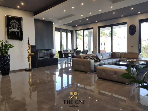 FOTO Ekskluzivnu vilu u Opatiji prodaju za 3,9 mil. eura: Unutra sve bliješti od stotina lampica!