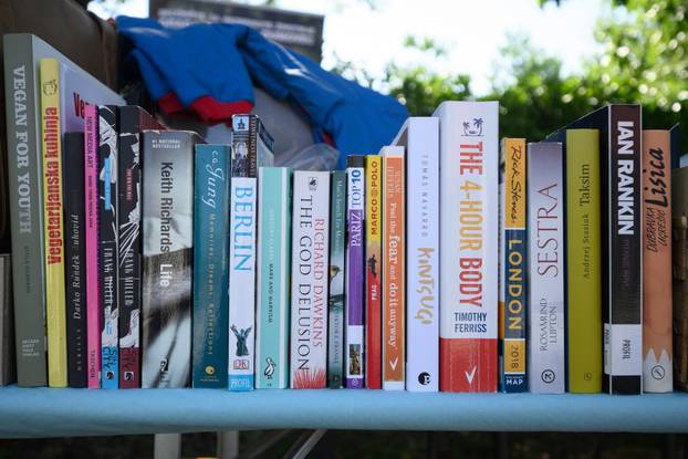 U skloništu Dumovec održan je prvi Dumovečki buvljak na kojem su građani mogli posjetiti sklonište te upoznati pse i mačke