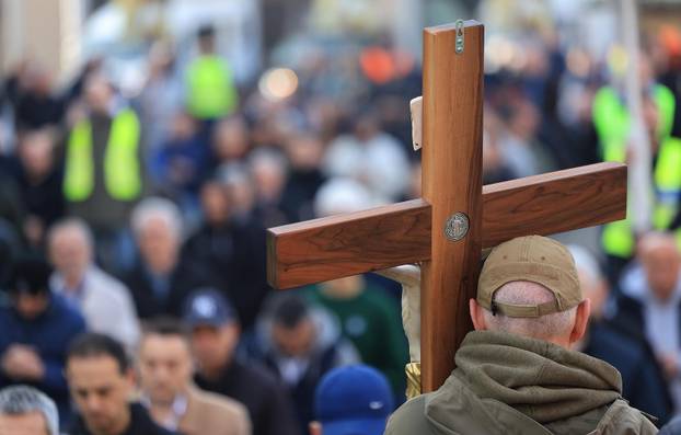 Zagreb: Muška molitva i popratni prosvjed na glavnom gradskom trgu