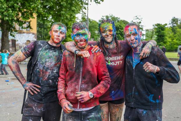 Pulski srednjoškolci slave kraj škole