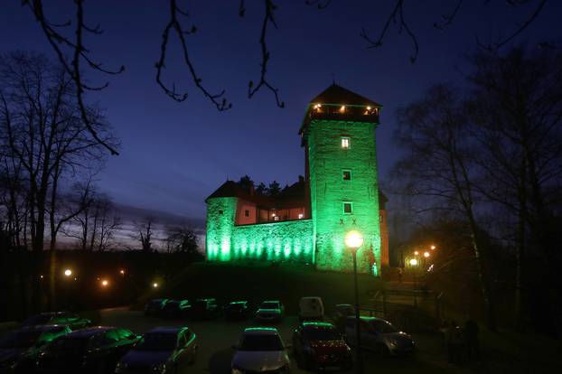 Stari grad Dubovac zasvijetlio u zelenoj boji