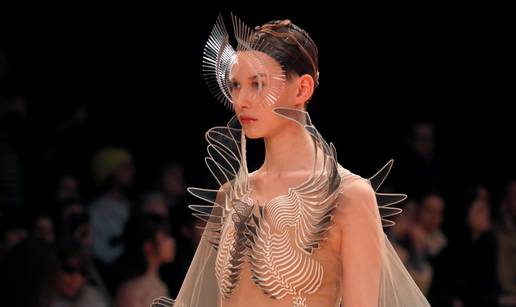 Modne revije: Autorica Iris Van Herpen spremna za cyberspace