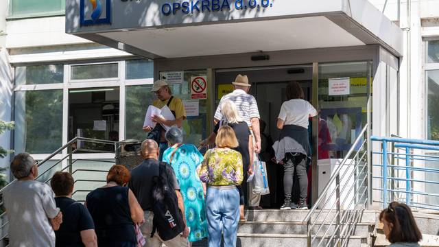 Zagreb: Gužva ispred Gradske plinare Zagreb