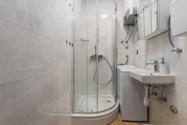 FOTO Netko u Splitu prodaje ova 23 kvadrata za 195.000 eura! A što kažete na ukrašene zidove?