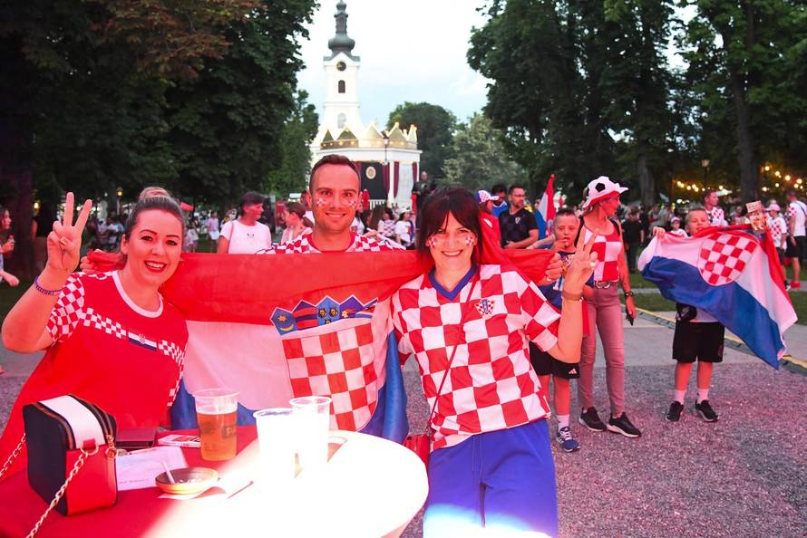 Bjelovar: Zaprešić Boysi zagrijavaju navijačku atmosferu  uoči utakmice Hrvatska - Engleska