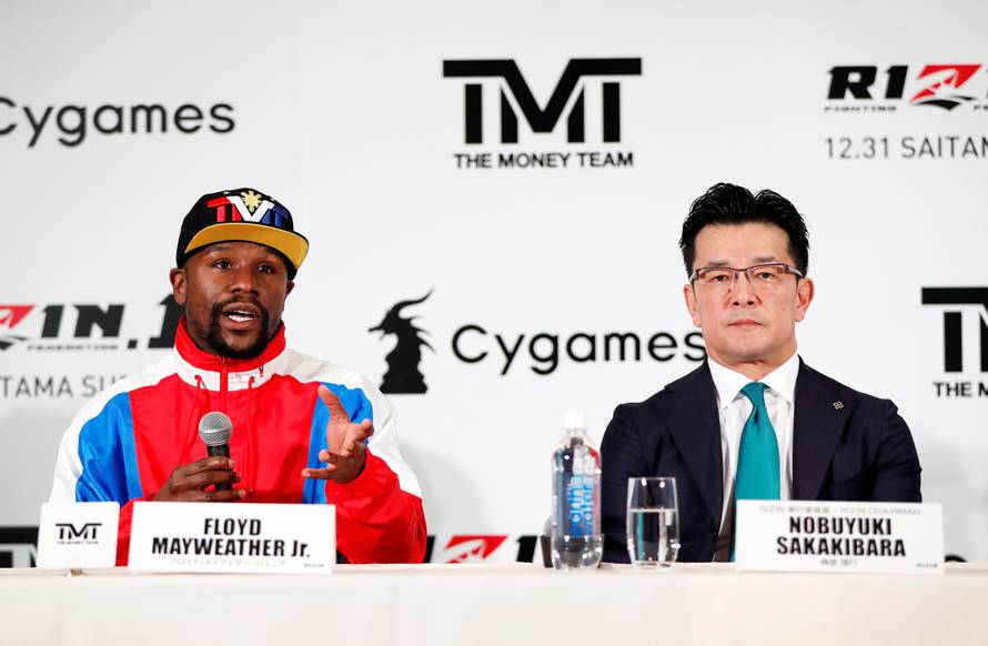 Boxer Floyd Mayweather Jr. of the U.S. and Rizin Chairman Nobuyuki Sakakibara attend a news conference in Tokyo