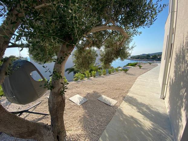 Prodaje se vila u Lunu s velikim bazenom: Cijena? Ma sitnica...