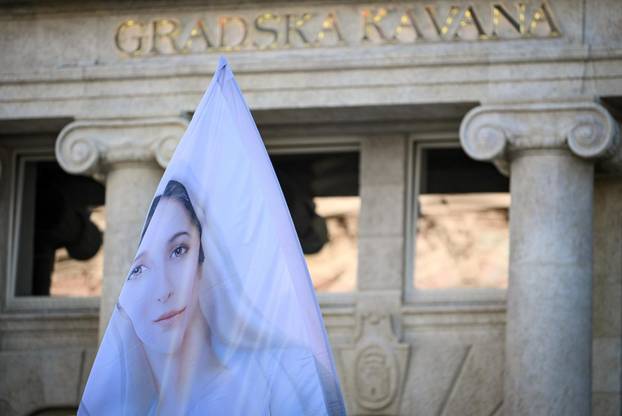 Zagreb: Molitelji na Trgu bana Josipa Jelačića u Zagrebu