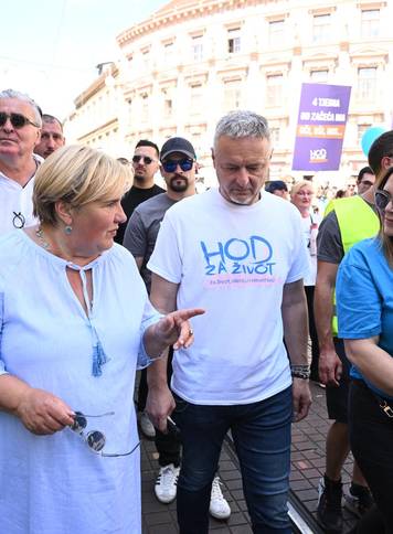 Zagreb: Marko Perkovi&cacute; Thompson i supruga Sandra sudjelovali u Hodu za &zcaron;ivot
