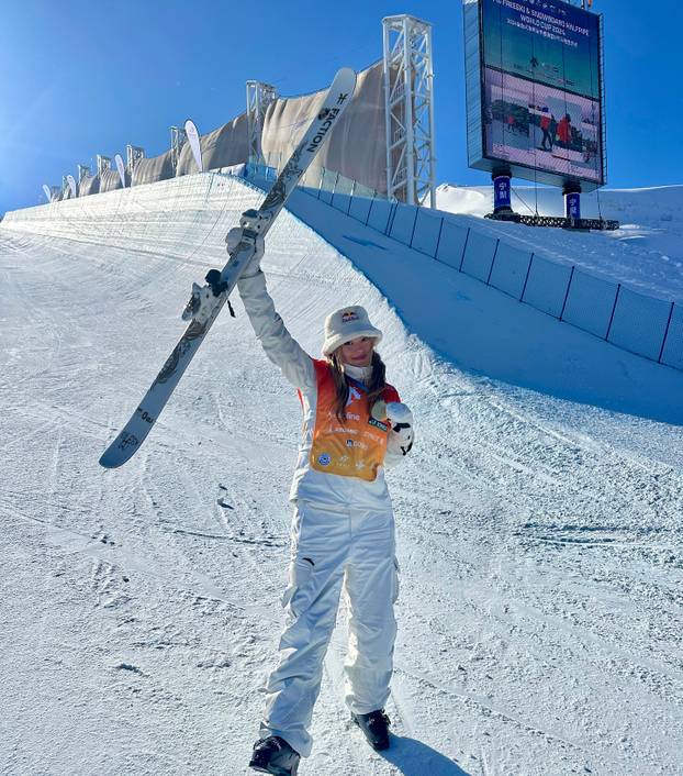 FOTO Ova olimpijka može sve. Na skijama osvaja medalje, a u tangicama podsjeća da je model