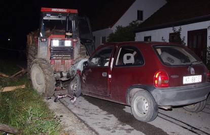Zagorje: U sudaru auta i traktora poginuo suvozač 