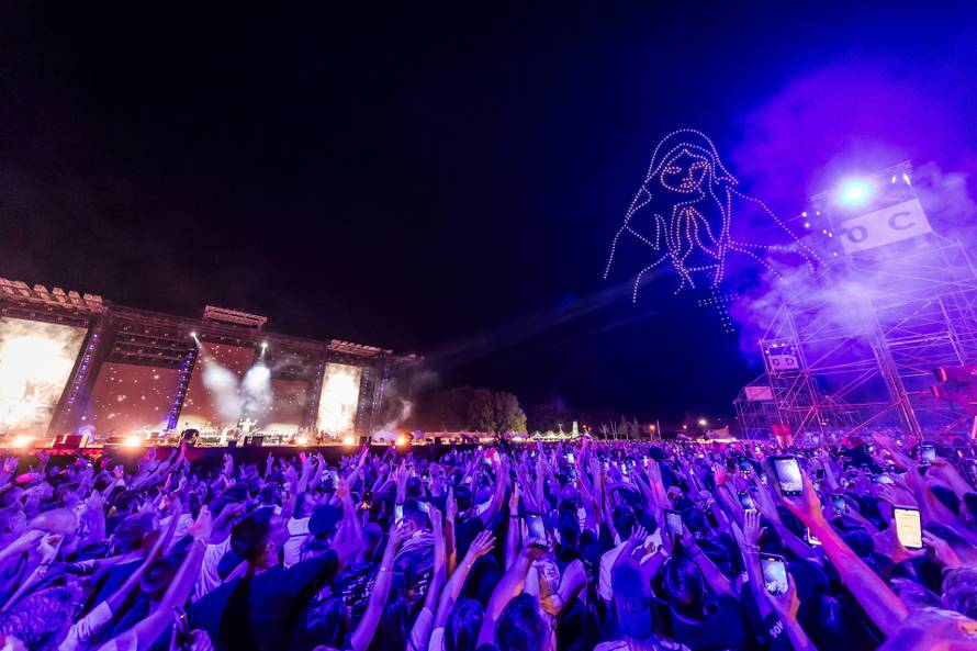 Scenografija dronovima na koncertu Marka Perkovića Thompsona