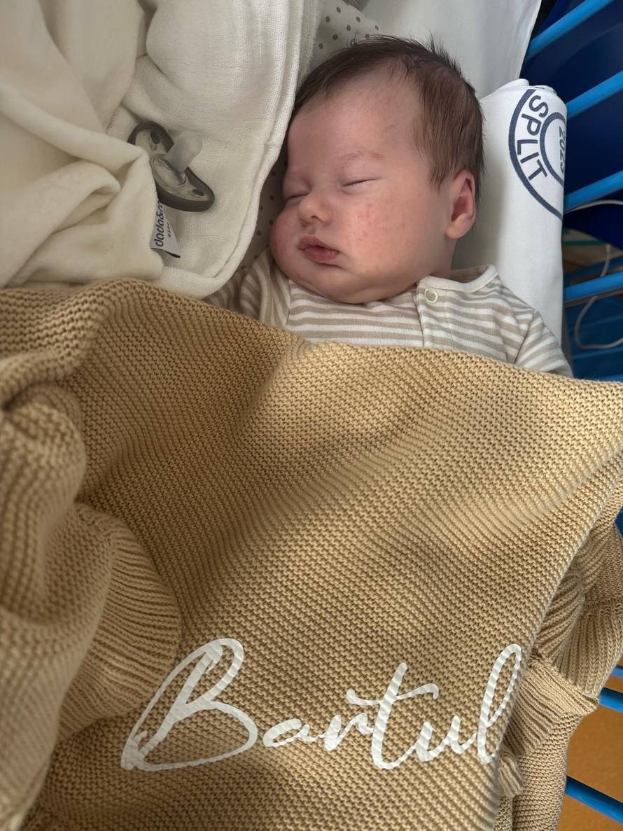 Potresno pismo majke s Brača: 'Liječnik je bebu s vrućicom 40,5 pustio kući. Imala je sepsu...'