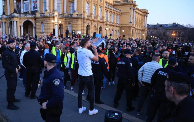 Zagreb: Održan jubilarni 10. Noćni marš za prava žena "Žene – kičma otpora"