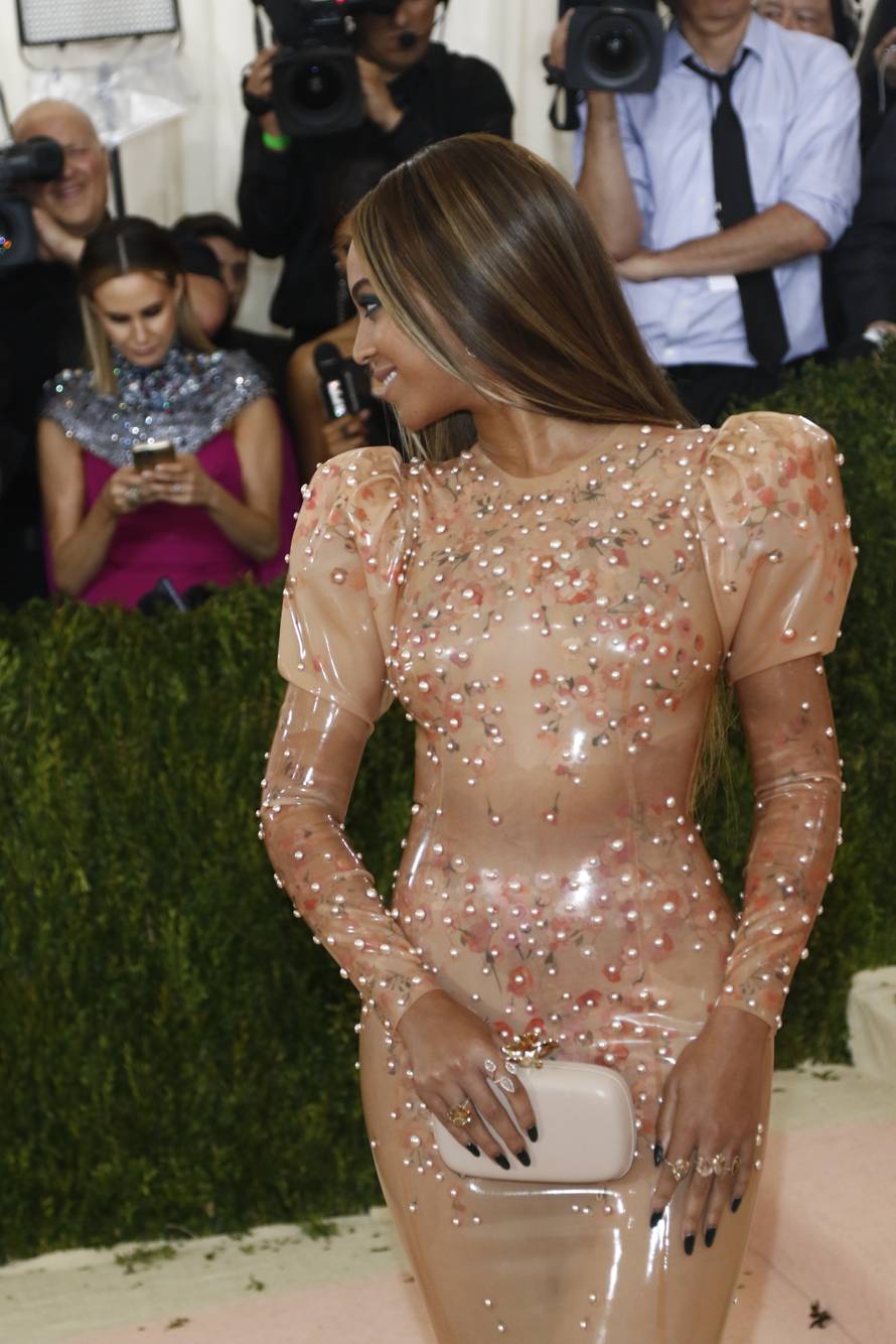 New York: Poznati se okupili na MET gala ve?eri