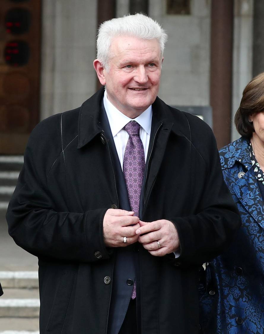 Tata pjevačima plaća nastupe,  kći je s njima slavila blagdane