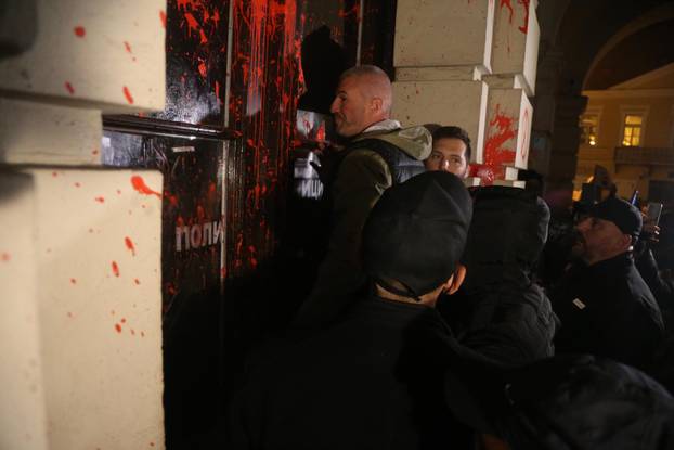 Nekoliko tisuća ljudi na prosvjedu u Novom Sadu