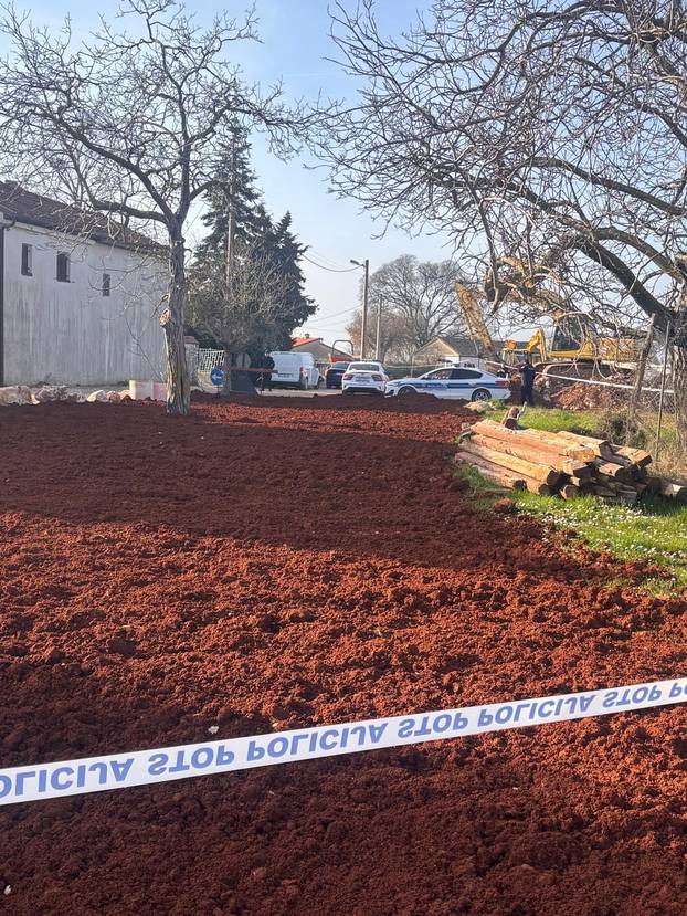 FOTO UŽASA Ovdje su našli tri tijela. Kuća bila puna smeća