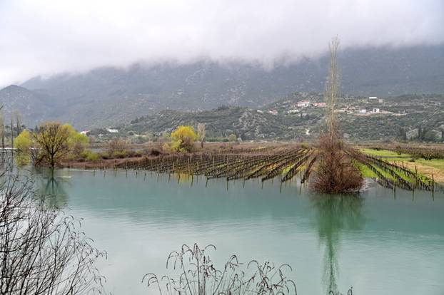 Vrgorac: Poplavljeno Polje jezero uslijed obilnih kiša