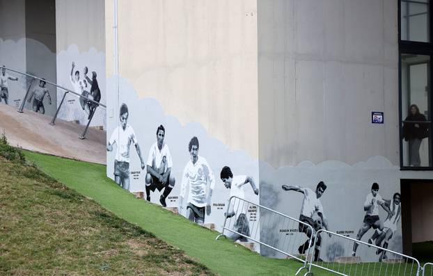 Split: Ususret 114. rođendanU Hajduka na zgradi Sveučilišta naslikani su murali nogometaša