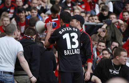 Skandal: Ballack od navijača uzeo megafon i vrijeđao Köln