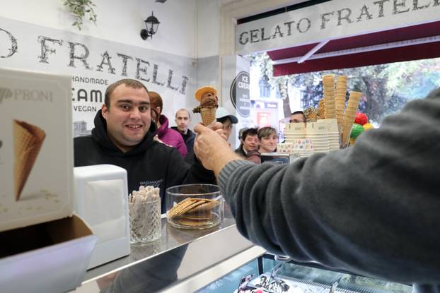 U povodu kraja turističke sezone, pulska slastičarnica nudi svima besplatan sladoled